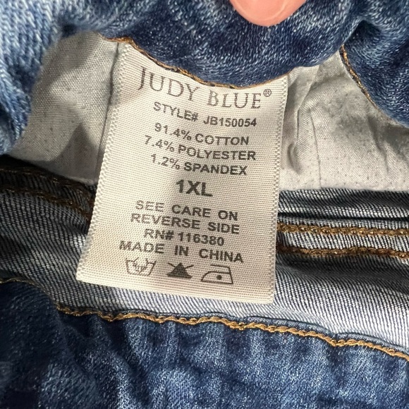 Judy Blue distressed Jean shorts XL - Picture 4 of 8